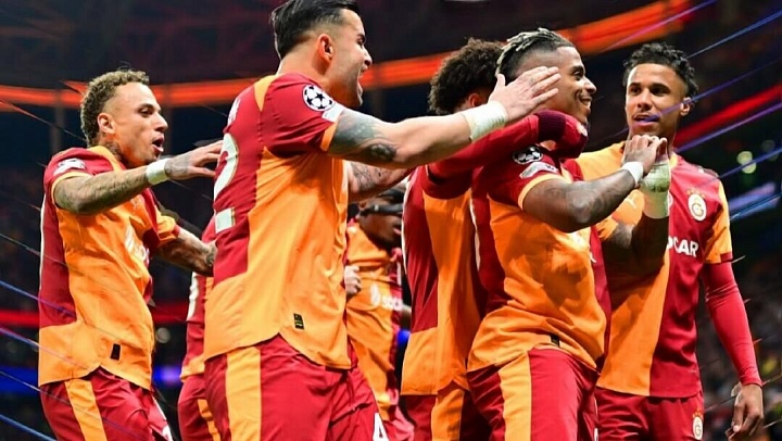 Повредивший палец футболист "Галатасарая" успешно перенес операцию