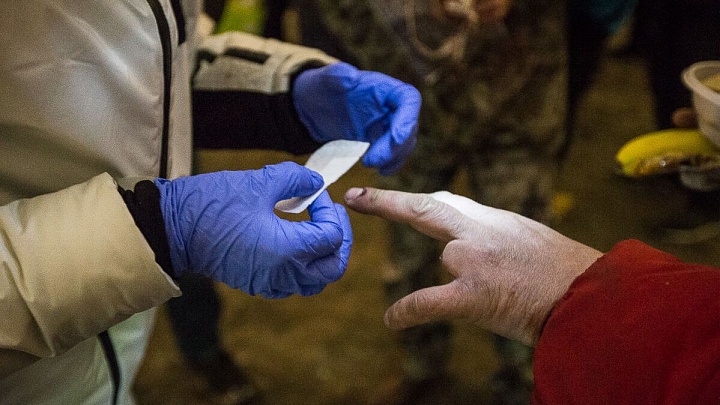 Глава церковного приюта рассказал, как обращаться с бездомными